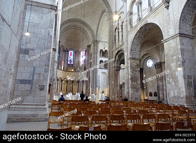Gottesdienst in Gross St. Martin, romanische Basilika aus dem 12. Jahrhundert, Köln, Nordrhein-Westfalen, Deutschland
