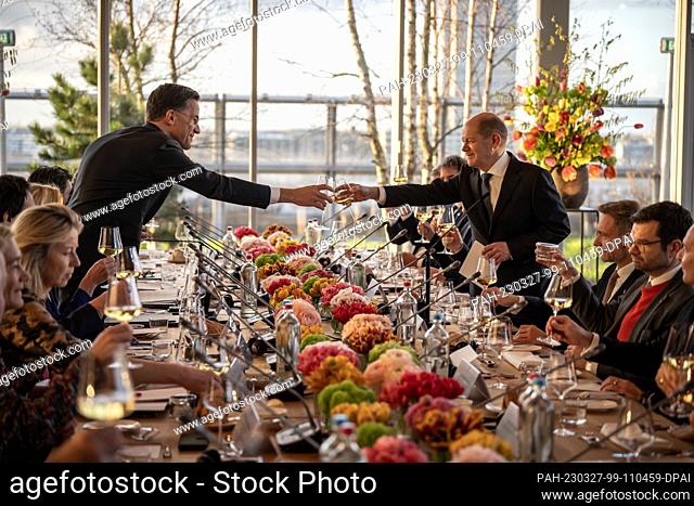 27 March 2023, Netherlands, Rotterdam: German Chancellor Olaf Scholz (SPD), toasts with Mark Rutte, Prime Minister of the Netherlands
