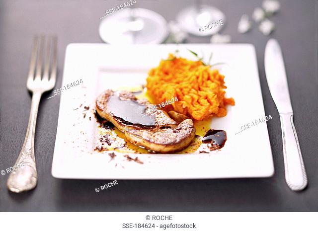 Pan-fried foie gras escalope, chocolate sauce and pureed carrots