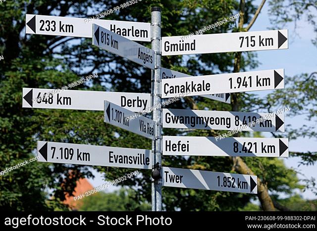 08 June 2023, Lower Saxony, Osnabrück: Signs show direction and distance to the twin cities (Haarlem, Angers, Derby, Vila Real, Evansville, Gmünd, Greifswald