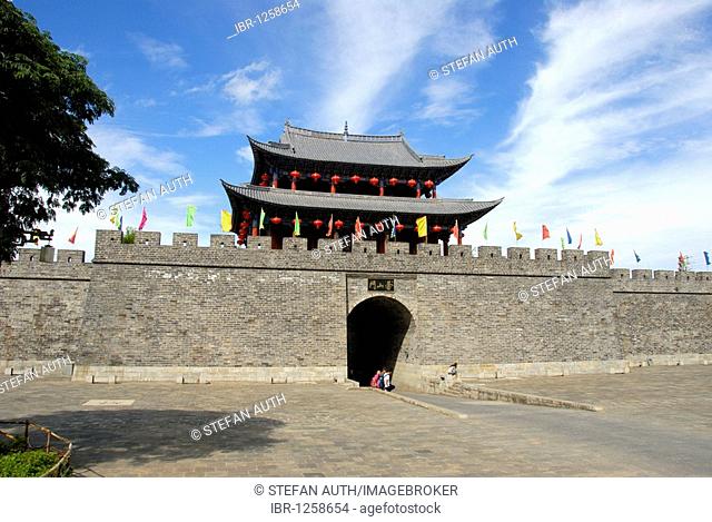 Gate of the city wall, West Gate, Dali, Yunnan Province, People's Republic of China, Asia