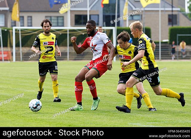 Essevee's Abdulaye Sissako and KSV Oudenaarde's Robin Van Wambeke fight for the ball during a friendly game between KSV Oudenaarde and first division soccer...