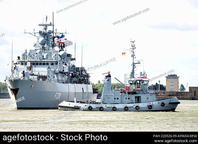 26 May 2022, Lower Saxony, Wilhelmshaven: The Navy frigate ""Mecklenburg-Vorpommern"" leaves the harbor at the naval base