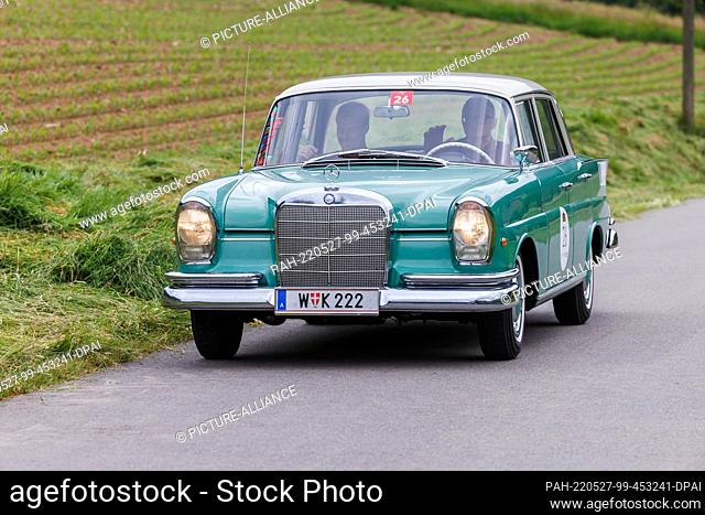 27 May 2022, Baden-Wuerttemberg, Siegelau: Participants in the ""Paul Pietsch Classic"" classic car rally drive along a road