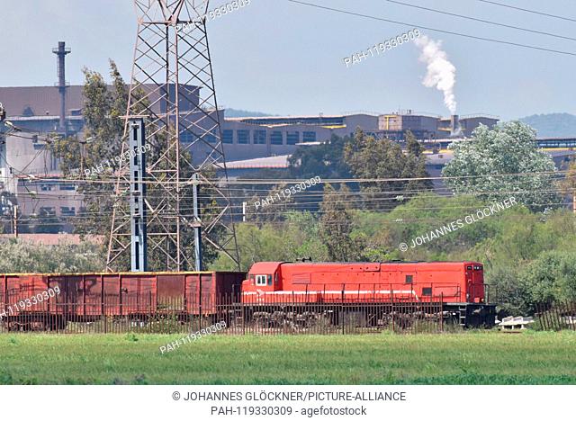 Steel plant of Arcelor Mittal on 01.04.2019 in El Hadjar near Annaba. In front of the factory, the diesel locomotive 060 DJ 25 ranks with a freight train -...
