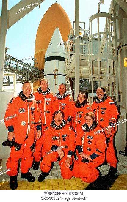 04/07/2000 -- During a break in Terminal Countdown Demonstration TCDT activities, the STS-101 crew poses for a photo at Launch Pad 39A