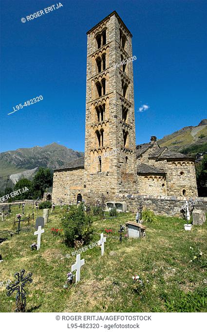 Cemetery and romanesque church of Sant Climent de Taüll (c. 1123). Pyrenees Mountains, Lleida province, Catalonia, Spain