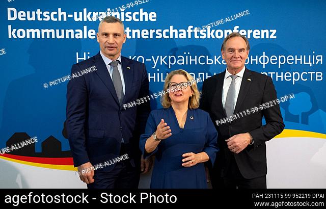 15 November 2023, Saxony, Leipzig: Vitali Klitschko (l-r), Mayor of the City of Kiev, Svenja Schulze (SPD), Federal Development Minister