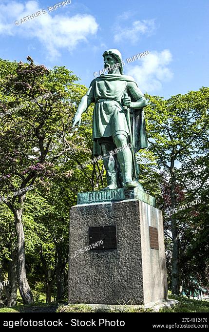 Statue of Rollon (Rollo) the Viking. Town Park, Alesund (Šlesund), Norway, Europe