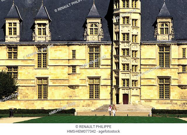 France, Nièvre (58), Nevers, Ducal Palace, South side