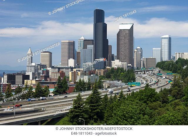ROUTE 5 INTERSTATE HIGHWAY DOWNTOWN SKYLINE SEATTLE WASHINGTON STATE USA