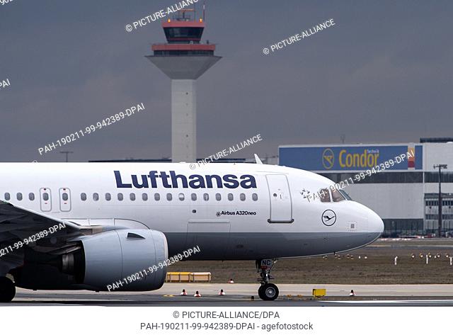 11 February 2019, Hessen, Frankfurt/Main: An Airbus A320 Neo of the airline Lufthansa is taxiing on the tarmac at Frankfurt Airport