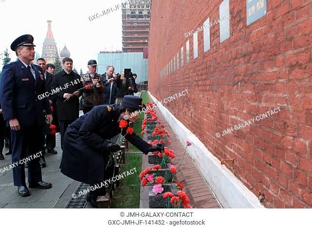 At the Kremlin Wall in Red Square in Moscow, Expedition 4243 crewmember Samantha Cristoforetti of the European Space Agency lays flowers Nov