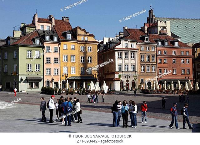 Poland, Warsaw, Castle Square, street scene, people