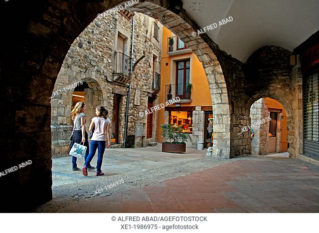 Arches, Llibertat square, Besalu, Catalonia, Spain