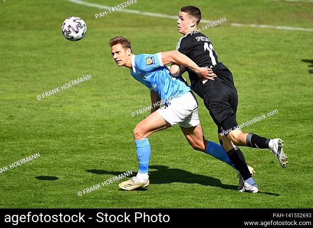 Dennis DRESSEL (TSV Munich 1860), action, duels versus Philipp SANDER (Verl). Soccer 3rd league, Liga3, TSV Munich 1860 - SC Verl 3-2, on April 10th