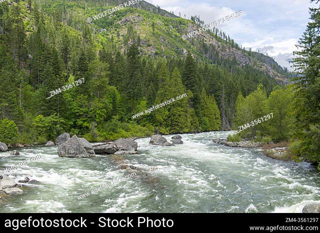 View of the Wenatchee River from the Old Pipeline Bed Trail near Leavenworth in eastern Washington State, USA
