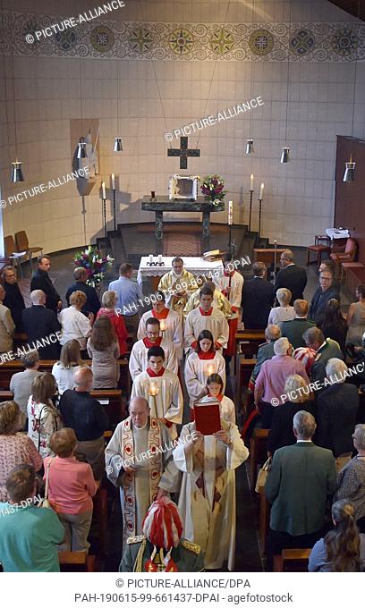 15 June 2019, North Rhine-Westphalia, Merzenich-Morschenich: The church of St. Lambert is disarmed with a service. This church is the last Catholic church to be...