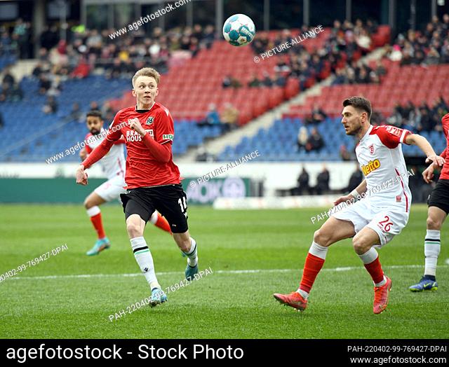 02 April 2022, Lower Saxony, Hanover: Soccer: 2nd Bundesliga, Matchday 28: Hannover 96 - SSV Jahn Regensburg at the HDI Arena