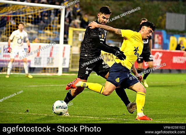 Mechelen's Sandy Walsh and Union's Cameron Puertas Castro pictured in action during a soccer match between Royale Union Saint-Gilloise and KV Mechelen
