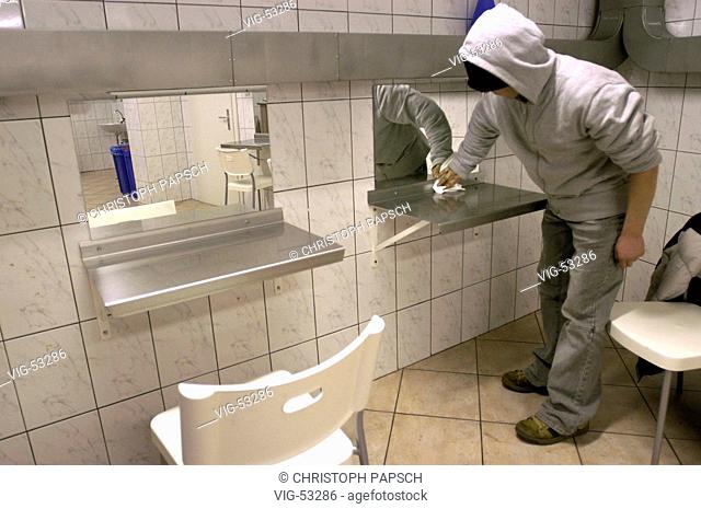 In the - Verein fuer Gefaehrdetenhilfe - drug addicted people can inject heroin under medical surveillance. - BONN, GERMANY, 16/01/2004