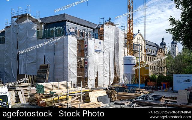 12 August 2022, Saxony, Plauen: Construction work is underway on the Weisbach House in Plauen. The building in the style of the Franconian late Baroque was...