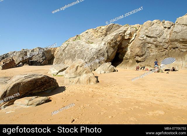 Beach on the coast of Cote Sauvage, Quiberon Peninsula, Departement Morbihan, Atlantic, Brittany, France