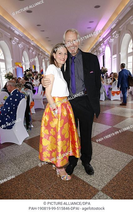 17 August 2019, Berlin: Reiner Schöne with wife Anja Drendel at the press ball Berlin-Sommergala 2019 in the Great Orangery in Charlottenburg Palace