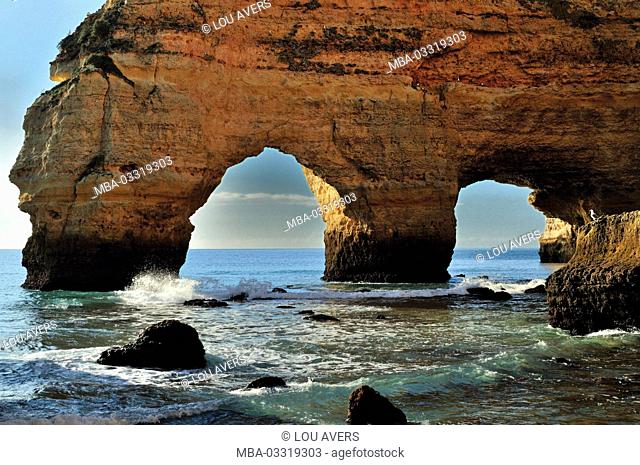 Portugal, Algarve, rock bow on the beach Praia da Marinha
