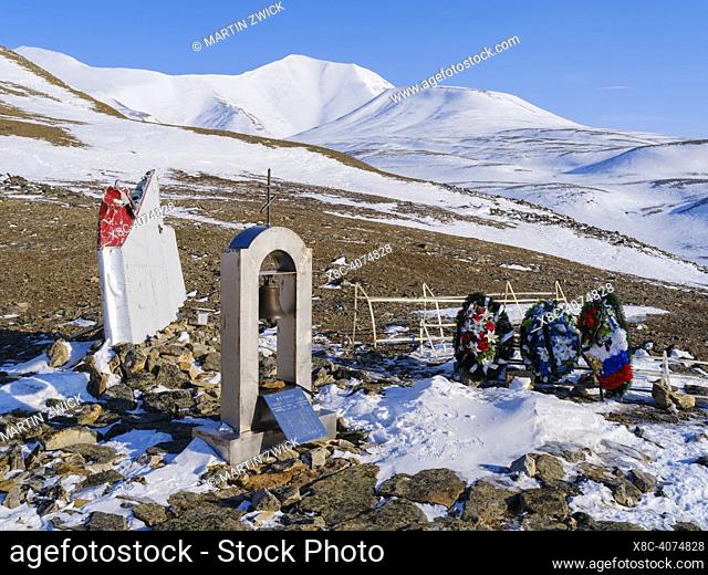 Denkmal fuer die Opfer des Flugzeugabsturzes einer TU-154M am 29. 08. 1996 bei Longyearbyen auf der Insel Spitzbergen im Spitzbergen Archipel