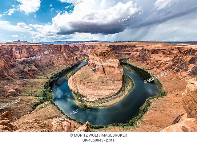 Horseshoe Bend, bend of the Colorado River, King Bend, Glen Canyon National Recreation Area, Page, Arizona, USA