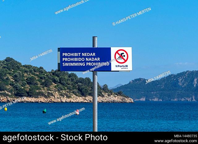 No swimming sign, Cala Pi de la Posada, Platja de Formentor, Cap Formentor, Mallorca, Balearic Islands, Spain
