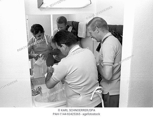 Soccer World Cup 1966 - German team doctor Hans Schoberth (L) and Karl-Heinz Schnellinger do the laundry. | usage worldwide