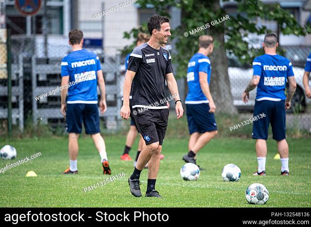 coach Christian Eichner (KSC). GES / Fußball / 2. Bundesliga: Training of Karlsruher SC during the Corona crisis, May 22