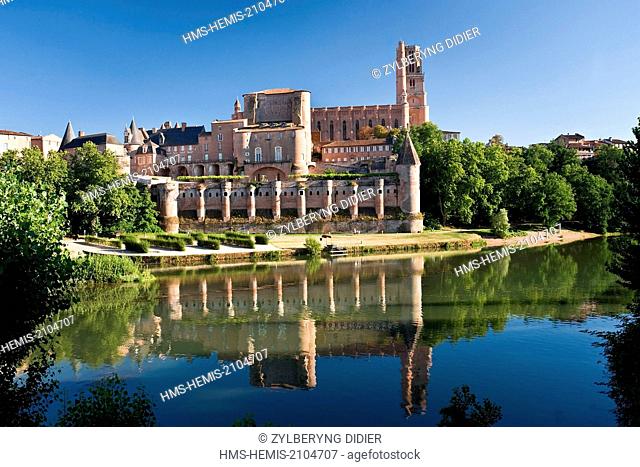 France, Tarn, Albi, the episcopal city listed as World Heritage by UNESCO, and river Tarn