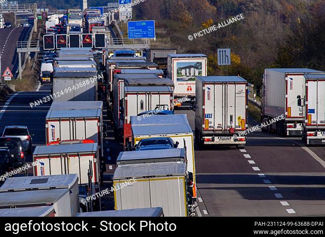 24 November 2023, Saxony-Anhalt, Barleben: Trucks are stuck in a traffic jam on the A2 in the direction of Berlin at the Magdeburg-Zentrum slip road and exit
