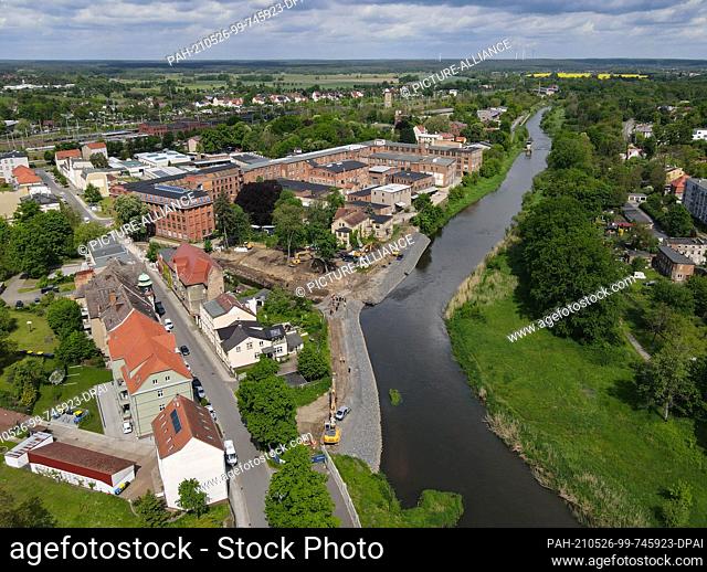 26 May 2021, Brandenburg, Guben: View of the construction site for the continued construction of the flood protection on the left bank of the German-Polish...