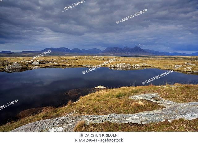 Roundstone Bog and 12 Bens, Connemara, County Galway, Connacht, Republic of Ireland, Europe