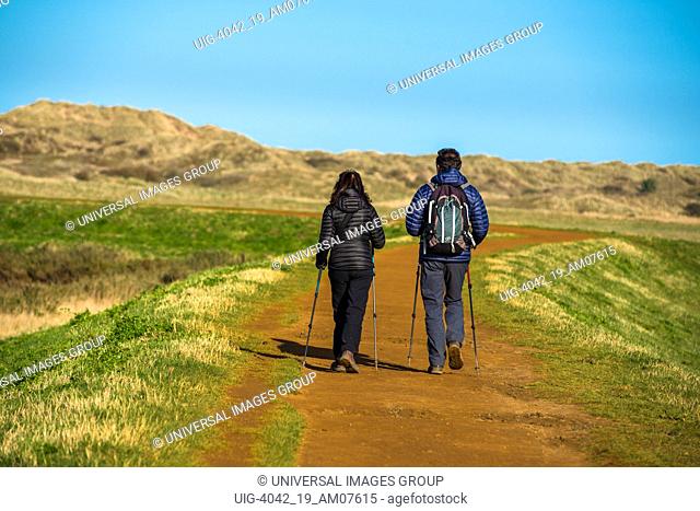Hikers on the Norfolk Coast path National Trail near Barnham Overy Staithe, East Anglia, England, UK