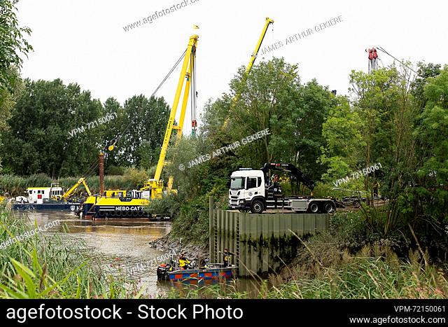 Illustration picture shows the scene of the salvaging works to bring the Dutch barge that sunk last week on the Schelde river to the surface