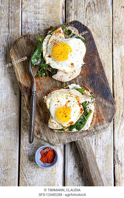 Wholemeal bread topped with fried egg and spinach