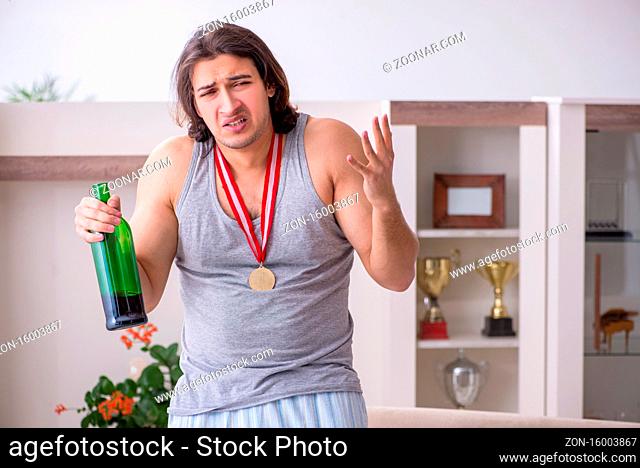 Ex-champion american football player suffering from alcoholism