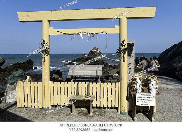 Meoto Iwa Wedded Rocks off the coast of Futamigaura beach, Futami town, Mie Prefecture, Japan, Asia