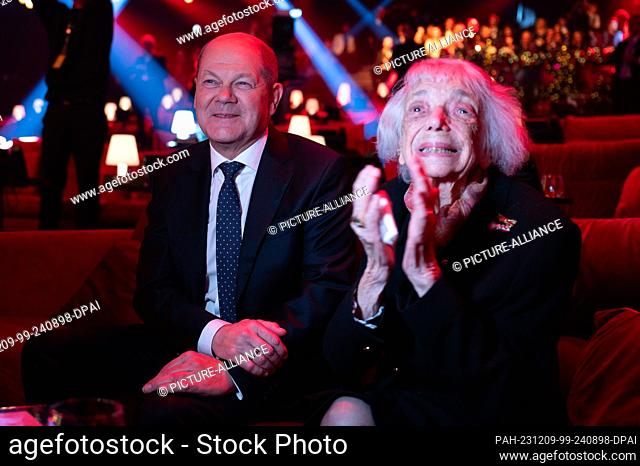 09 December 2023, Berlin: Federal Chancellor Olaf Scholz (SPD) and Margot Friedländer, Holocaust survivor who was awarded the ""Golden Heart""