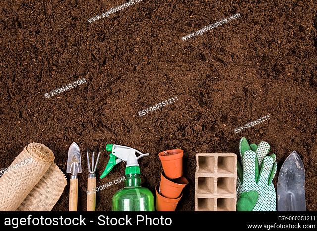 (1)flat lay gardening composition with copyspace