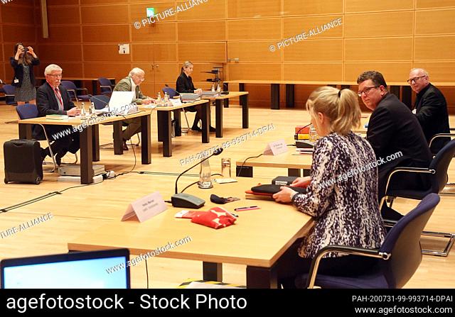 31 July 2020, Berlin: Thilo Sarrazin (l) sits at a table in the Hans-Jochen-Vogel-Saal in the Willy Brandt House, while the Arbitration Commission opens the...