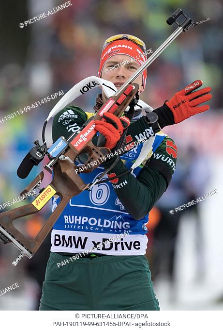 18 January 2019, Bavaria, Ruhpolding: Biathlon: World Cup, 4 x 7, 5 km relay of the men in the Chiemgau Arena. Benedikt Doll from Germany at the shooting range