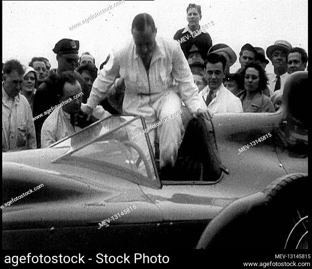 Sir Malcolm Campbell breaking the land speed record in his carBluebird V at Daytona Beach, FLorida, USA in 1933