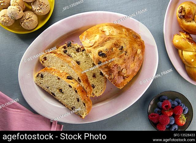 Sweet Easter bread with sultanas