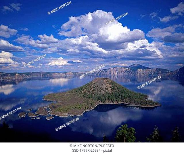 Island in a Lake, Wizard Island, Crater Lake, Crater Lake National Park, Oregon, USA